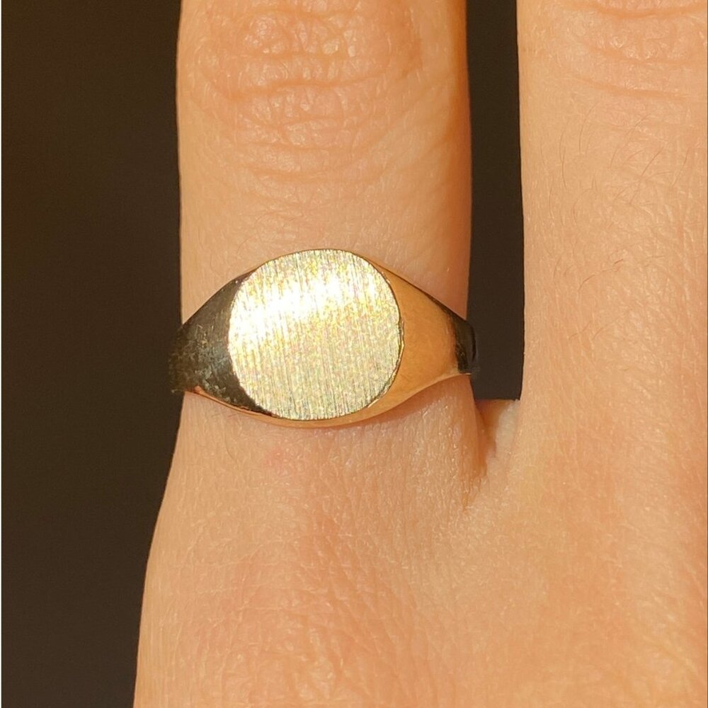 Vintage 14K Solid Yellow Gold Signet Ring, 3.56 grams, size 6